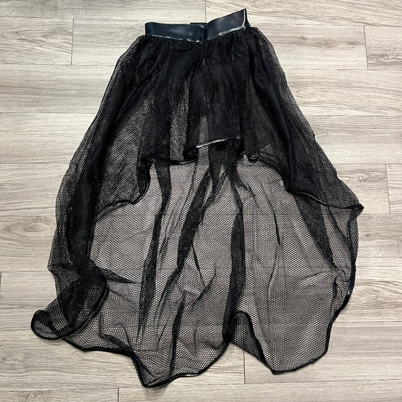 Gothic Fishnet high low skirt - Picture 1 of 7